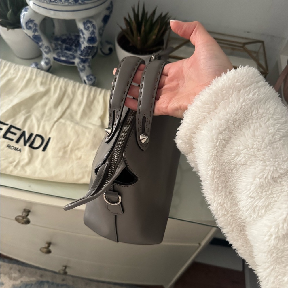 Elegant Gray Women's Handbag - Picture 4 of 9